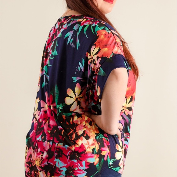 💚HOST PICK💚 PLUS SIZE Navy Floral Tie Hem Blouse - Picture 4 of 4